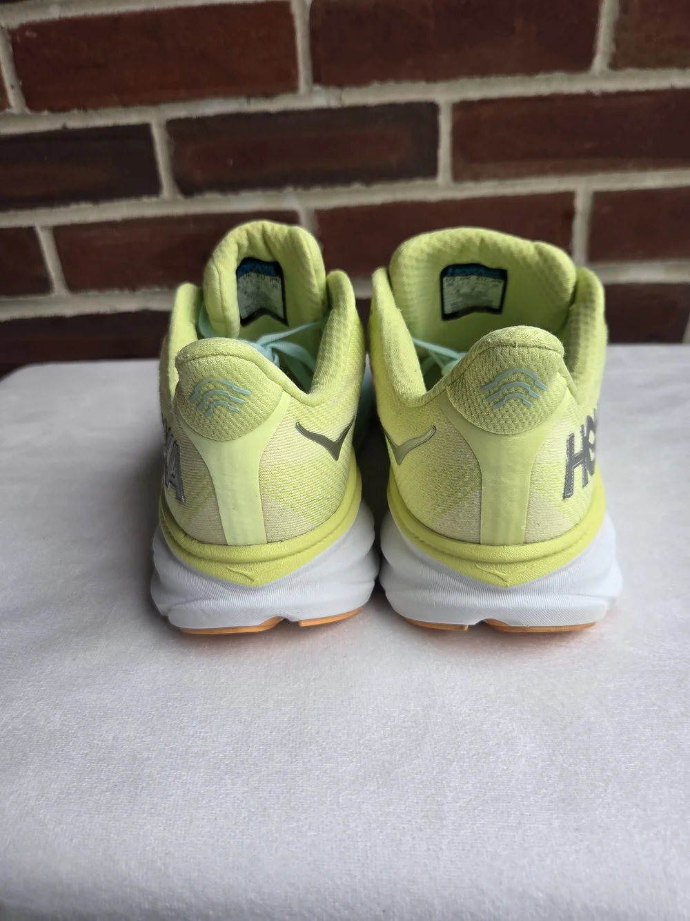 HOKA Clifton 9 Women’s Size 9 Running Shoes Lime Aqua Orange 1127896